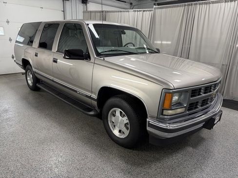 Used 1999 Chevrolet Suburban 2WD image 3