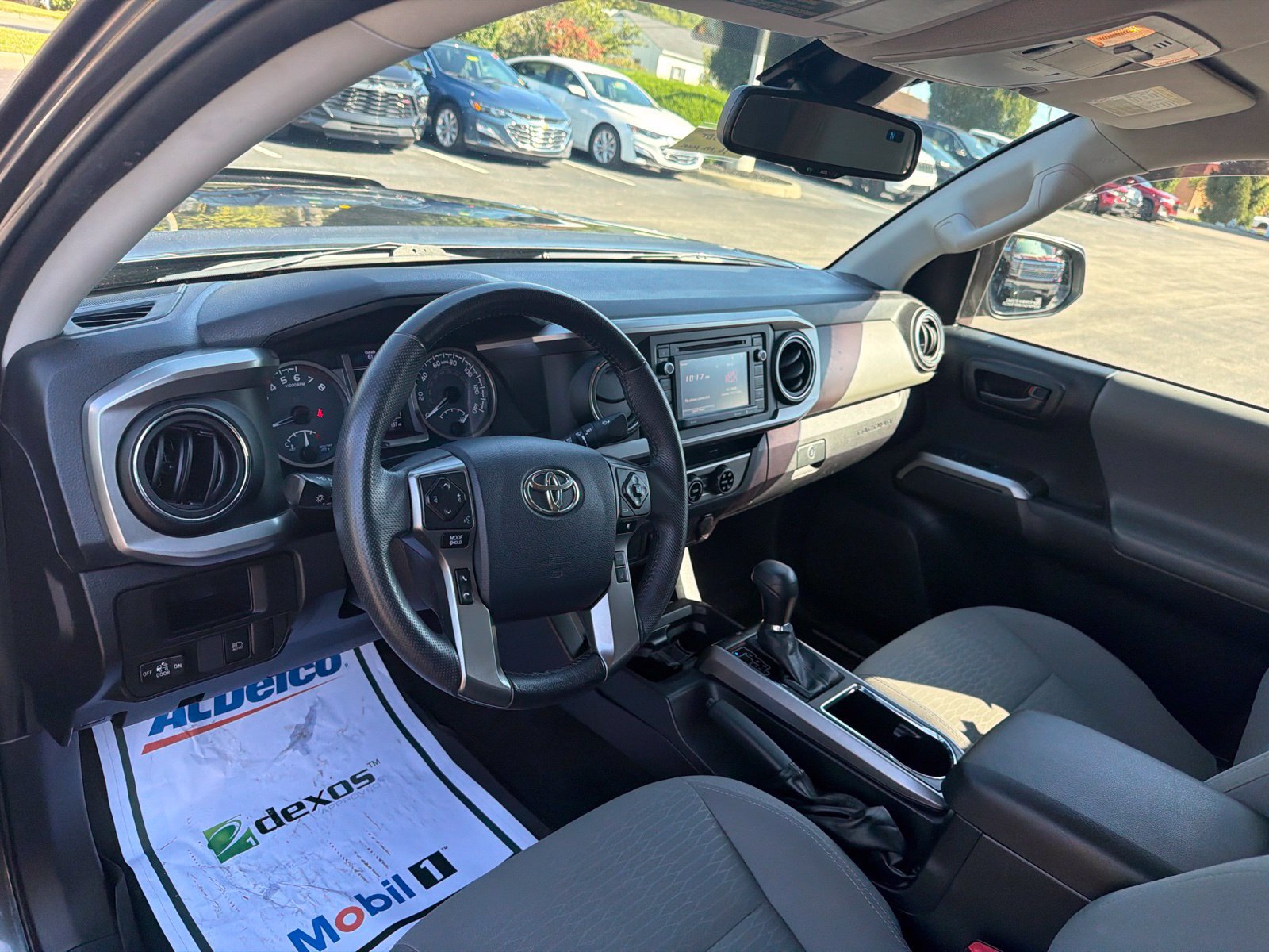Used 2018 Toyota Tacoma SR5 AWD/4WD image 10
