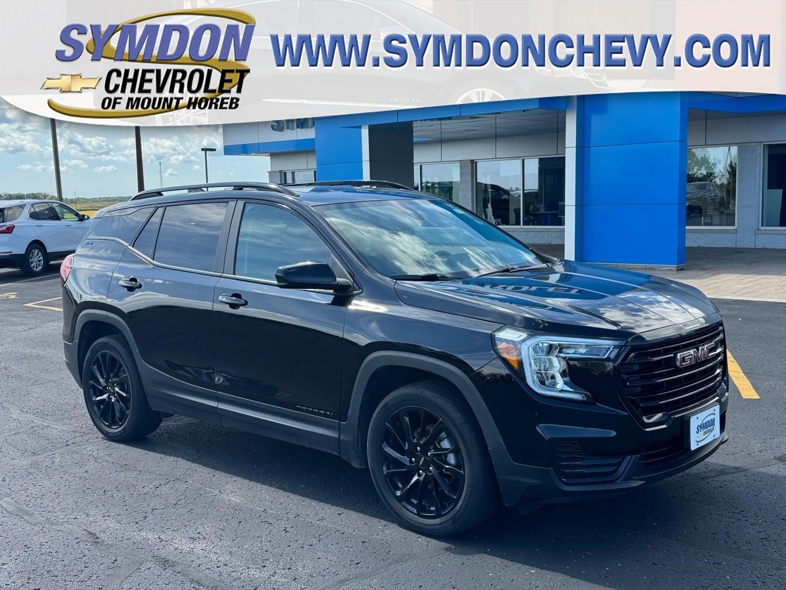 Used 2024 GMC Terrain SLE w/ Driver Convenience Package AWD/4WD image 1