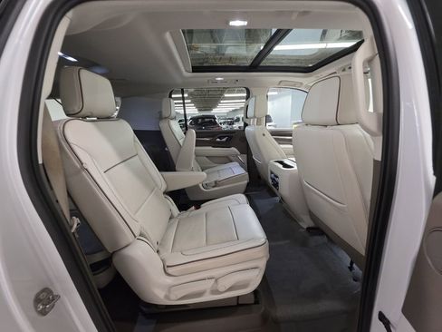 Used 2021 GMC Yukon XL Denali w/ Denali Premium Package AWD/4WD image 12