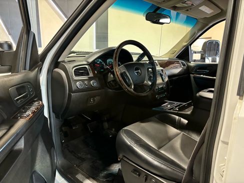 Used 2011 GMC Sierra 3500 Denali image 9