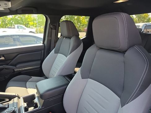 Used 2025 Toyota Tacoma TRD Off-Road AWD/4WD image 13
