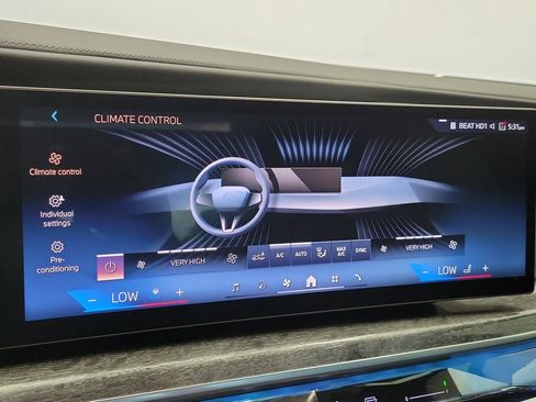 Used 2025 BMW 740i RWD image 27