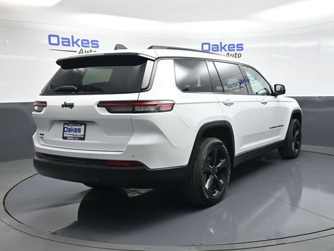 Used 2025 Jeep Grand Cherokee L Altitude AWD/4WD image 8