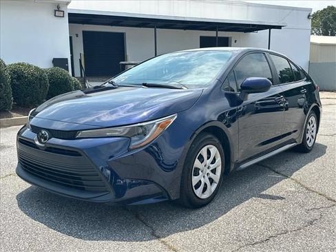 Used 2025 Toyota Corolla LE FWD image 5