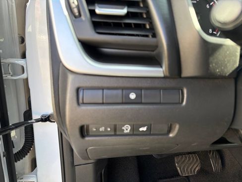 Used 2024 Nissan Rogue SV AWD/4WD image 19