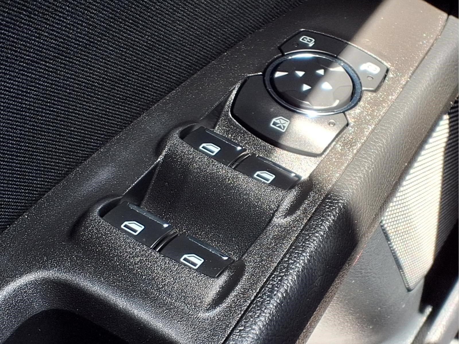 Used 2020 Ford Fusion SE FWD image 25