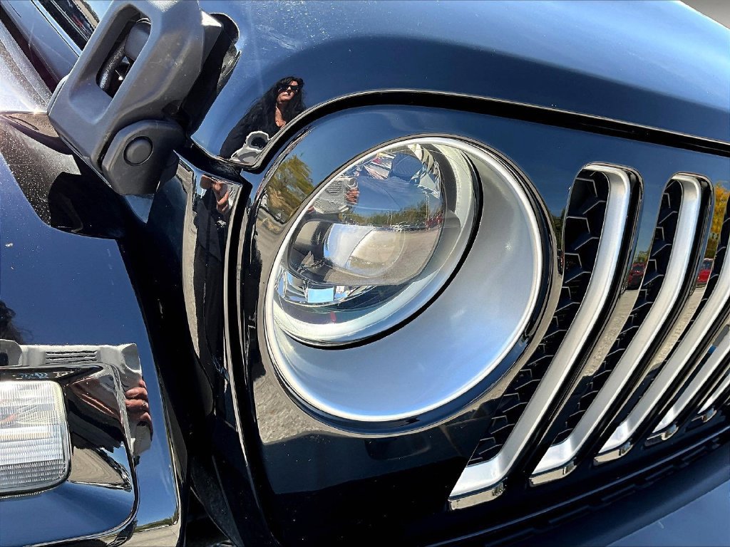 Used 2023 Jeep Wrangler Unlimited Sahara AWD/4WD image 33