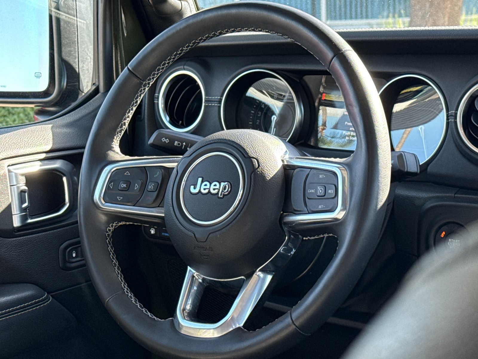 Used 2022 Jeep Wrangler Unlimited Sahara w/ Cold Weather Group AWD/4WD image 20