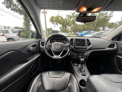 Used 2020 Jeep Cherokee Latitude w/ Quick Order Package 26F North AWD/4WD image 16