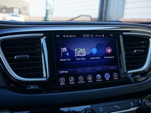 Used 2017 Chrysler Pacifica Touring-L w/ Tire & Wheel Group image 39