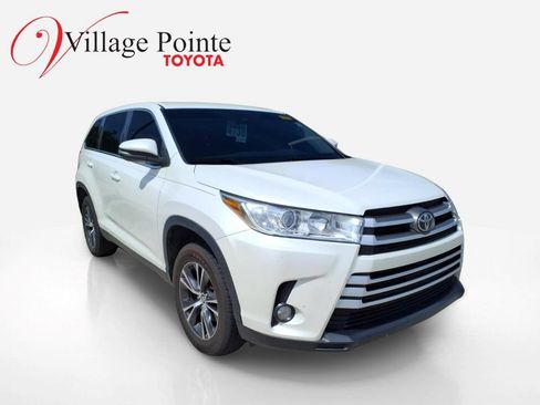 Used 2019 Toyota Highlander Plus FWD image 5