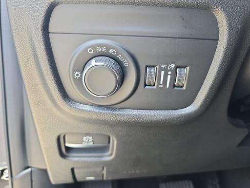 Used 2023 Jeep Grand Cherokee Altitude AWD/4WD image 23