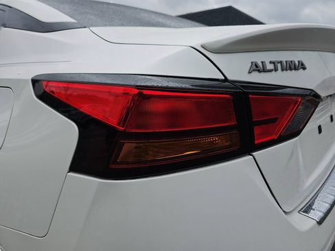 Used 2023 Nissan Altima 2.5 SR w/ SR Premium Package image 34