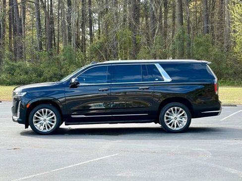 Used 2023 Cadillac Escalade ESV Premium Luxury image 3