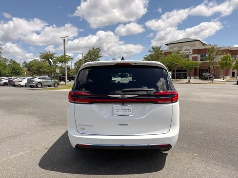 New 2026 Chrysler Pacifica Select FWD image 4