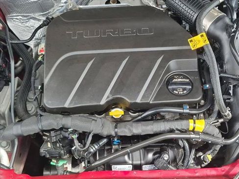 Used 2024 Chevrolet Trax RS w/ Sunroof Package FWD image 22