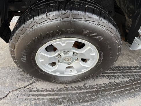 Used 2012 Toyota Tacoma 4x4 Double Cab w/ SR5 Pkg image 29