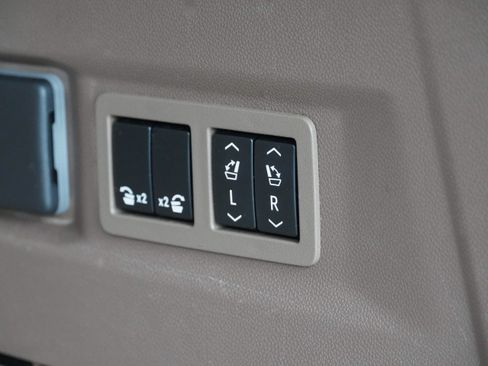 Used 2023 GMC Yukon Denali w/ Advanced Technology Package AWD/4WD image 42