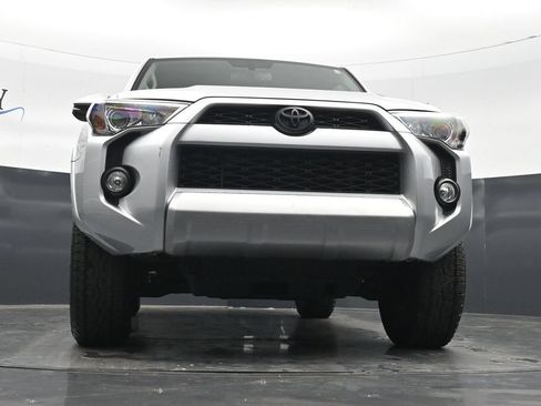 Used 2018 Toyota 4Runner TRD Off-Road Premium AWD/4WD image 27