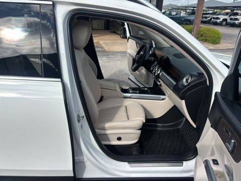 Used 2022 Mercedes-Benz GLB 250 4MATIC image 16