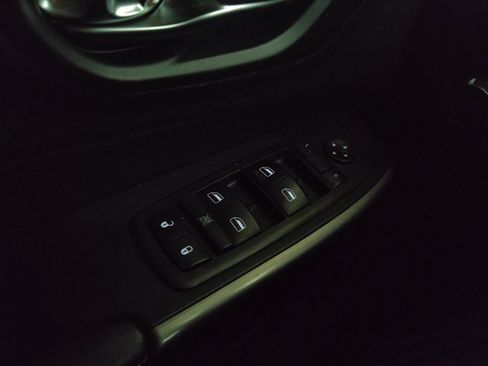 Used 2019 Jeep Cherokee Latitude w/ Popular Appearance Group image 27