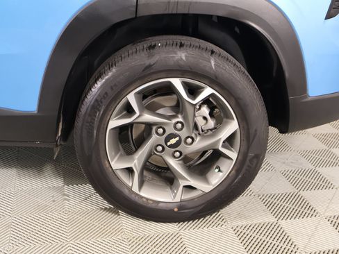 Used 2025 Chevrolet Trax LT w/ Driver Confidence Package FWD image 18