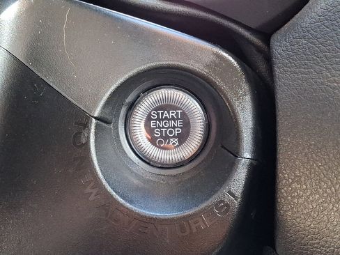 Used 2023 Jeep Renegade Latitude image 24