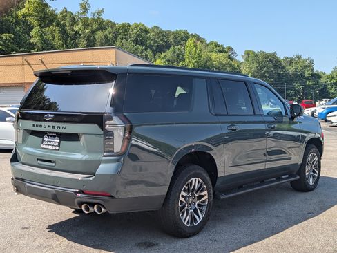 Used 2026 Chevrolet Suburban Z71 w/ Comfort Package AWD/4WD image 9