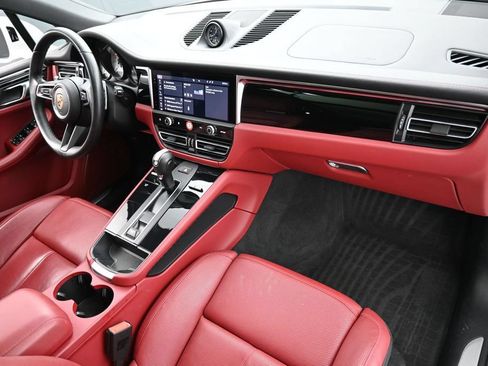 Certified 2024 Porsche Macan S AWD/4WD image 31