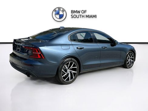 Used 2020 Volvo S60 T5 Momentum image 7