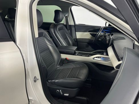 Used 2024 Lincoln Nautilus Reserve image 34