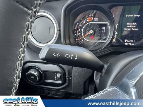 Used 2025 Jeep Wrangler Unlimited Sahara w/ Safety Group AWD/4WD image 29