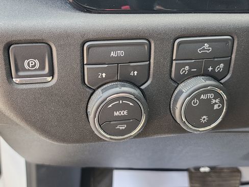 Used 2026 Chevrolet Silverado 1500 LT AWD/4WD image 13