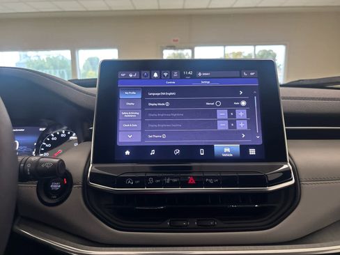 Used 2024 Jeep Compass Limited image 36