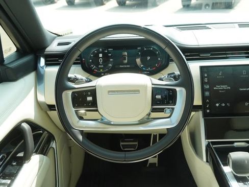 Used 2025 Land Rover Range Rover SE AWD/4WD image 16