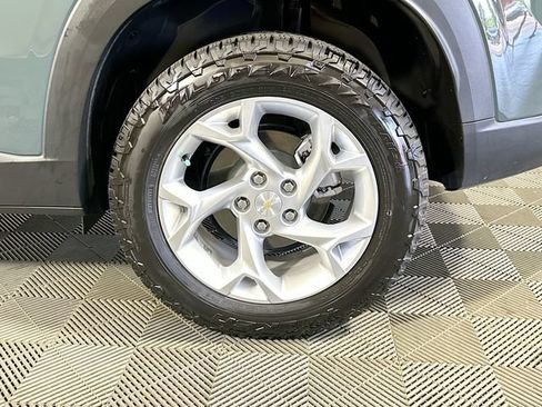 Used 2025 Chevrolet Trax LS w/ LS Convenience Package FWD image 28