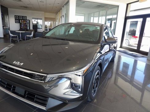 Used 2025 Kia K4 EX FWD image 2