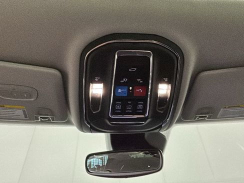 Used 2023 Jeep Grand Cherokee Limited w/ Black Appearance Package AWD/4WD image 30
