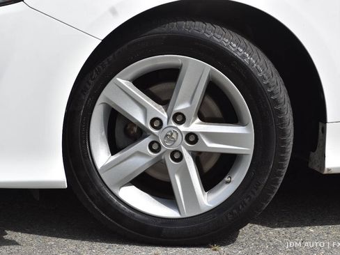 Used 2014 Toyota Camry SE w/ Moonroof Package image 38