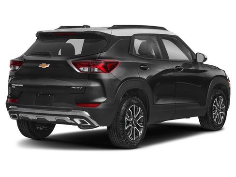 Used 2023 Chevrolet TrailBlazer ACTIV w/ Sun and Liftgate Package FWD image 2