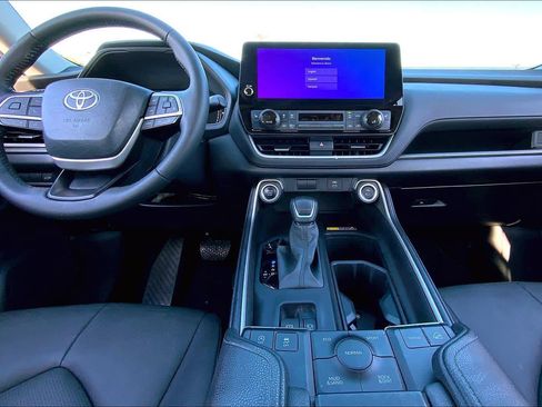 Used 2024 Toyota Grand Highlander AWD image 15