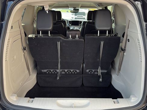 Used 2024 Chrysler Pacifica Limited FWD image 33