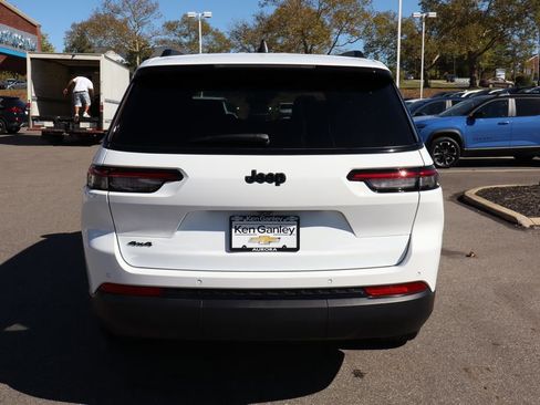 Used 2024 Jeep Grand Cherokee L Altitude image 30