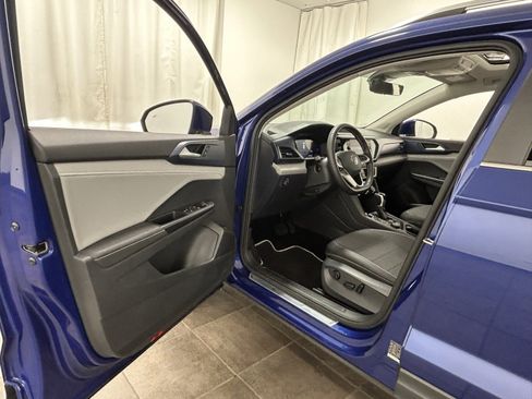 Used 2024 Volkswagen Taos SE w/ Panoramic Sunroof Package image 23