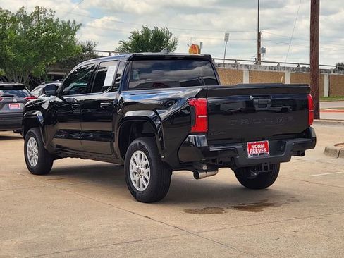 Used 2025 Toyota Tacoma SR5 AWD/4WD image 4