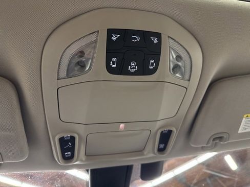 Used 2020 Chrysler Pacifica Limited image 17