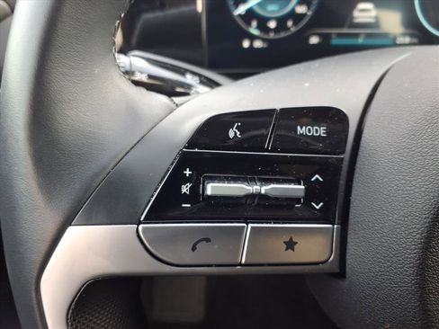 Certified 2025 Hyundai Elantra SEL image 18