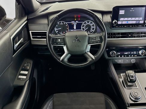 Used 2022 Mitsubishi Outlander SE image 13