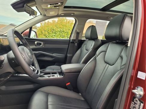 Certified 2025 Kia Sorento S w/ Panoramic Sunroof Package FWD image 13